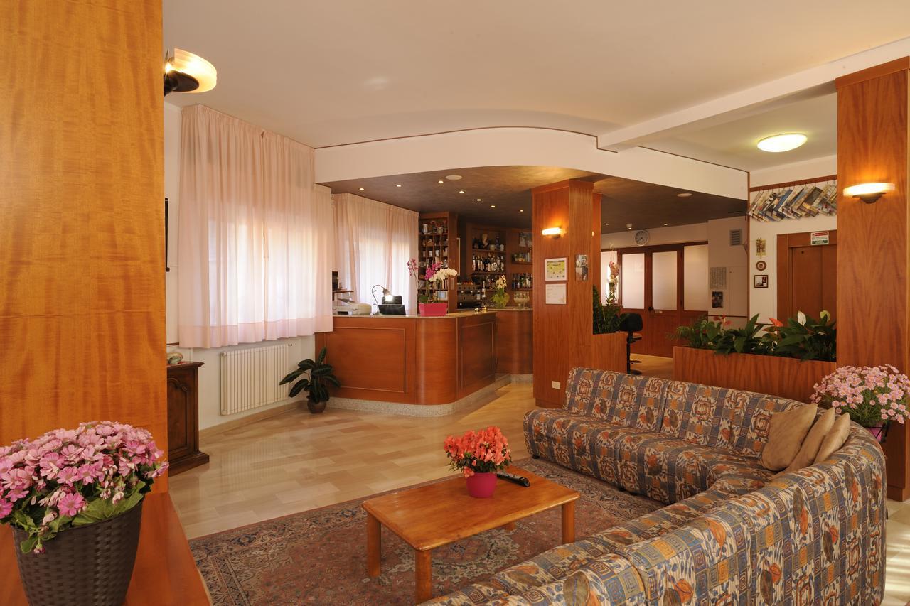 Hotel Tritone Laigueglia Zewnętrze zdjęcie