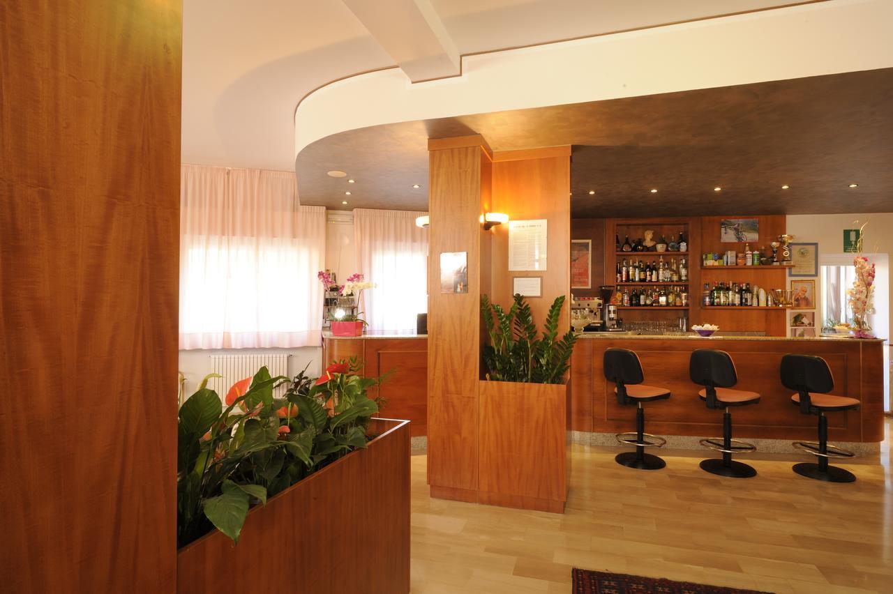Hotel Tritone Laigueglia Zewnętrze zdjęcie