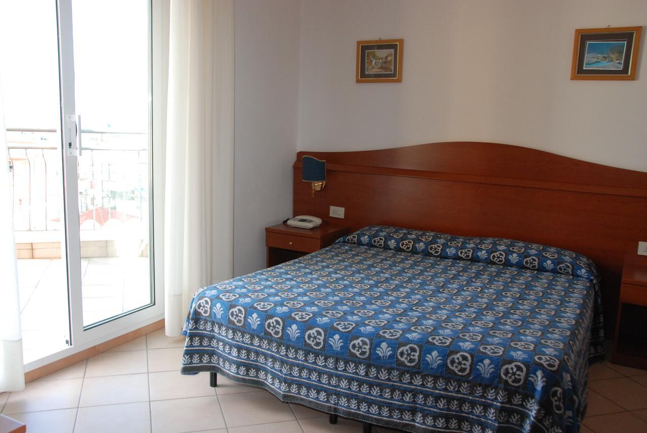 Hotel Tritone Laigueglia Zewnętrze zdjęcie